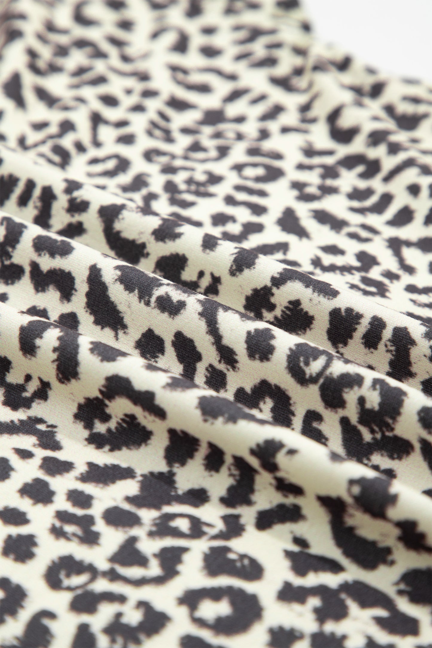Leopard Contrast V-Neck Short Sleeve Top