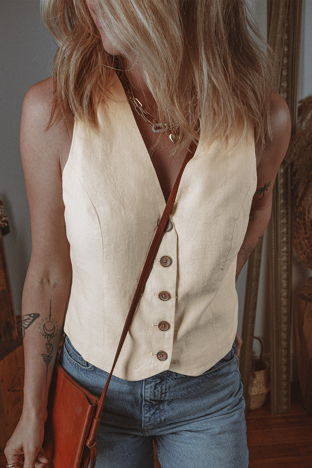 Solid Sleeveless Buttoned V-Neck Top