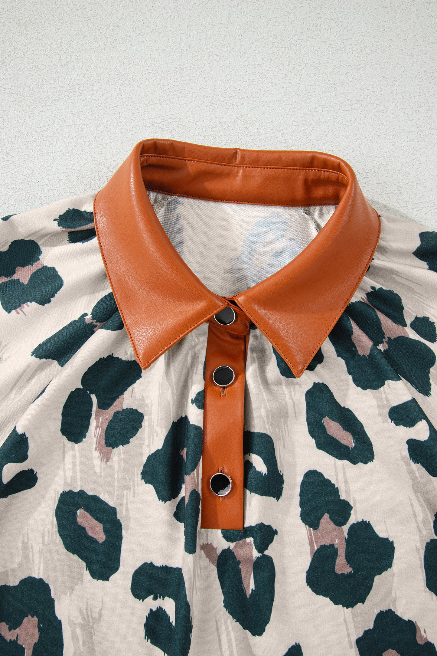 Leopard Buttoned Contrast Collar Short Sleeve Blouse