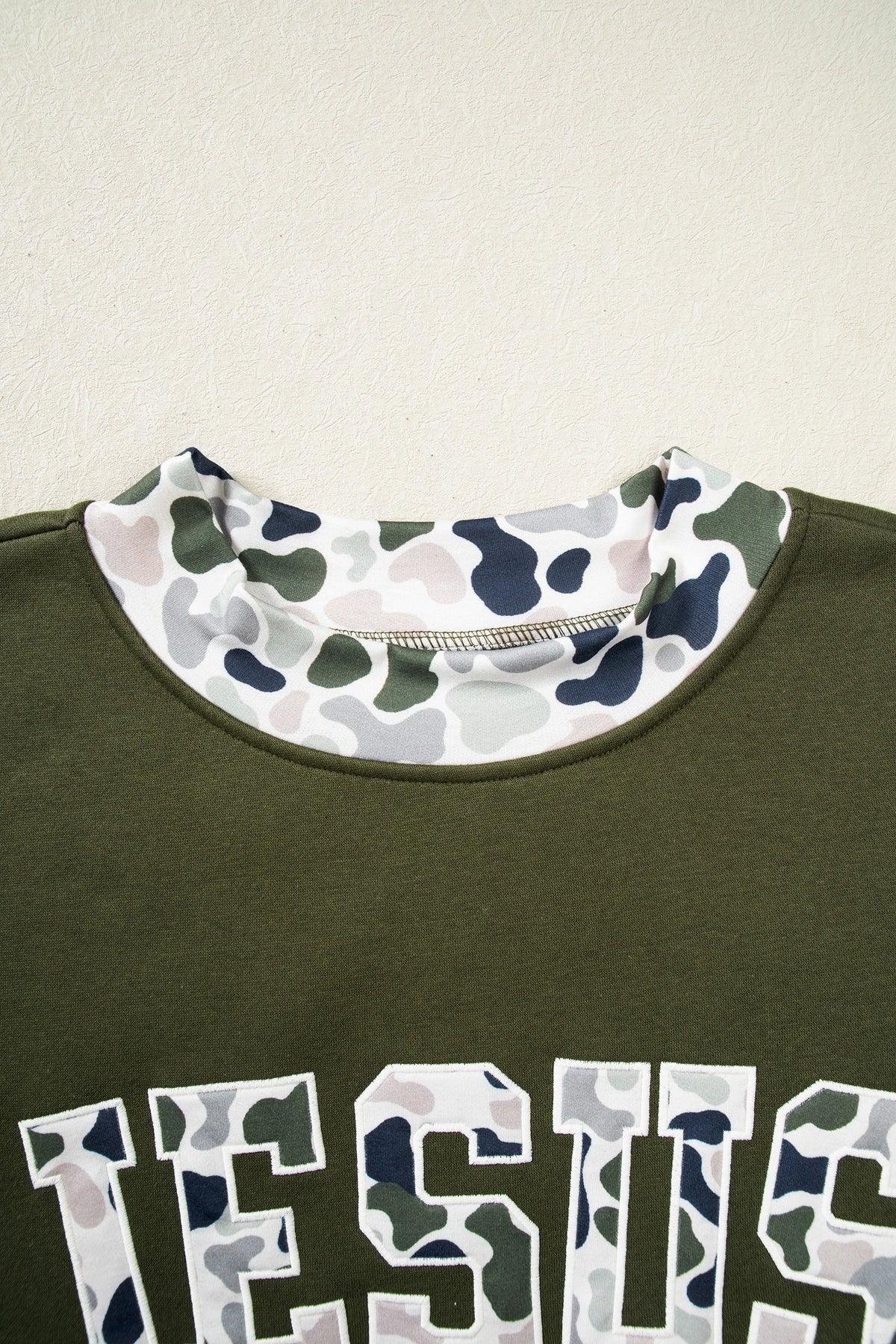 JESUS/MALLARD Letter Print Contrast Mock Neck Sweatshirt