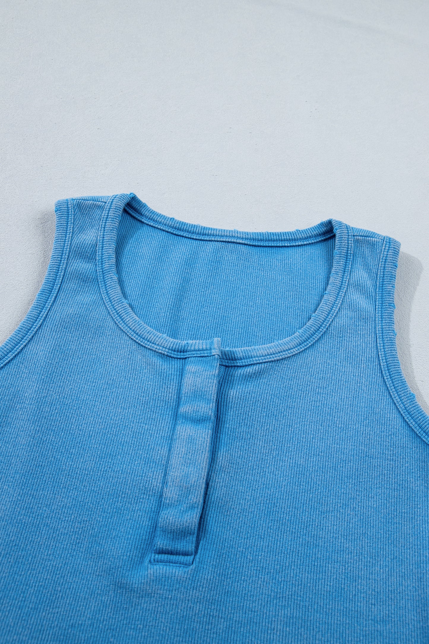 Solid Distressed Ribbed Mineral Wash Tank