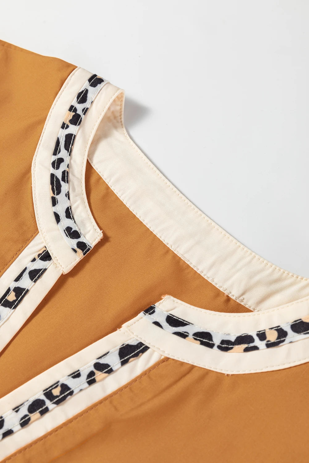 Leopard Contrast Trim Split Neck Puff Sleeve Blouse