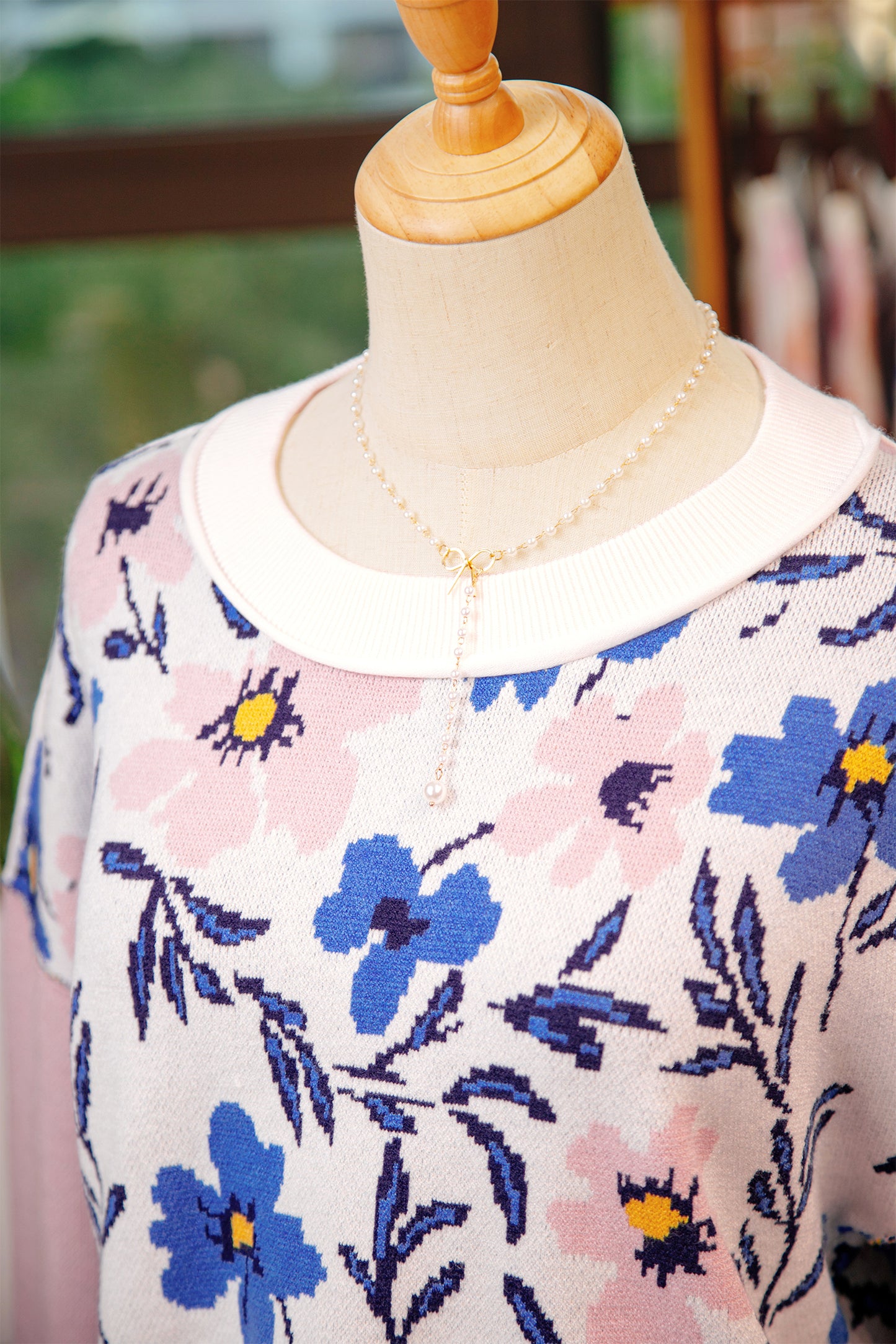 Floral Panel Colorblock Sleeve Crewneck Sweater