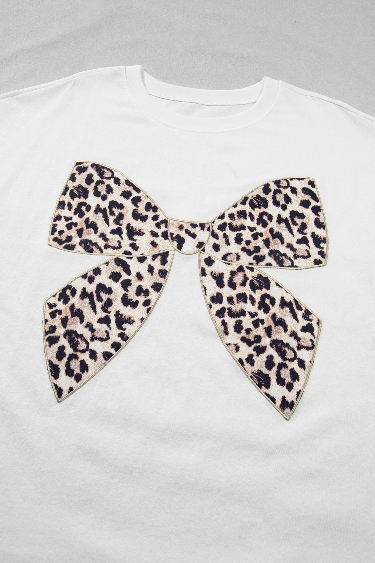 Plus Size Leopard Bow Embroidered Patch T-Shirt