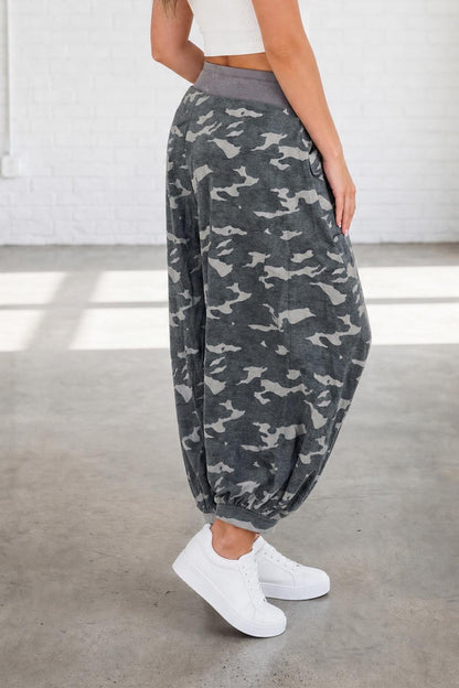 Camo Drawstring Contrast Waistband Barrel Cargo Pants