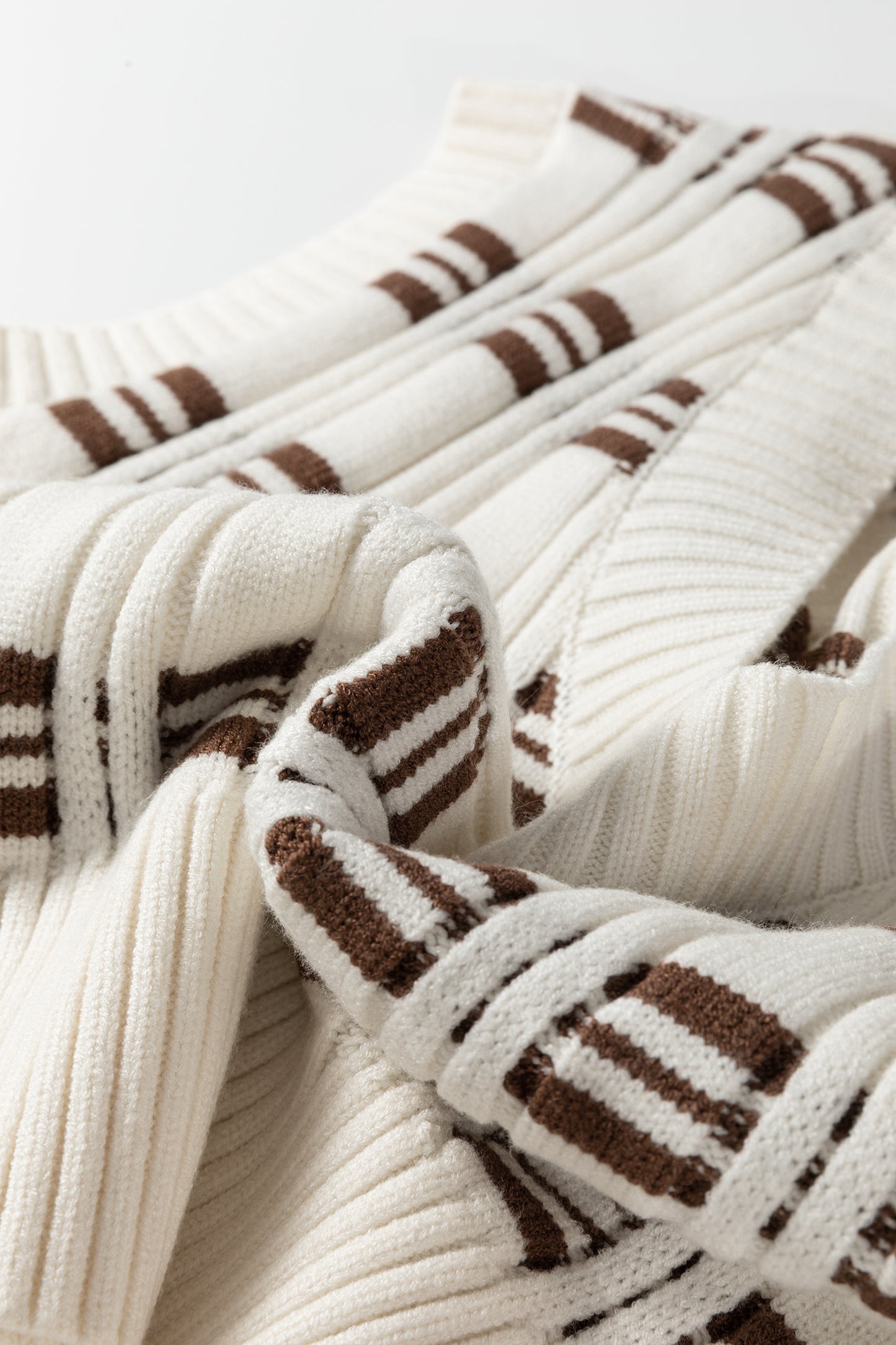 Geometric Textured V-Neck Cropped Sweater Top