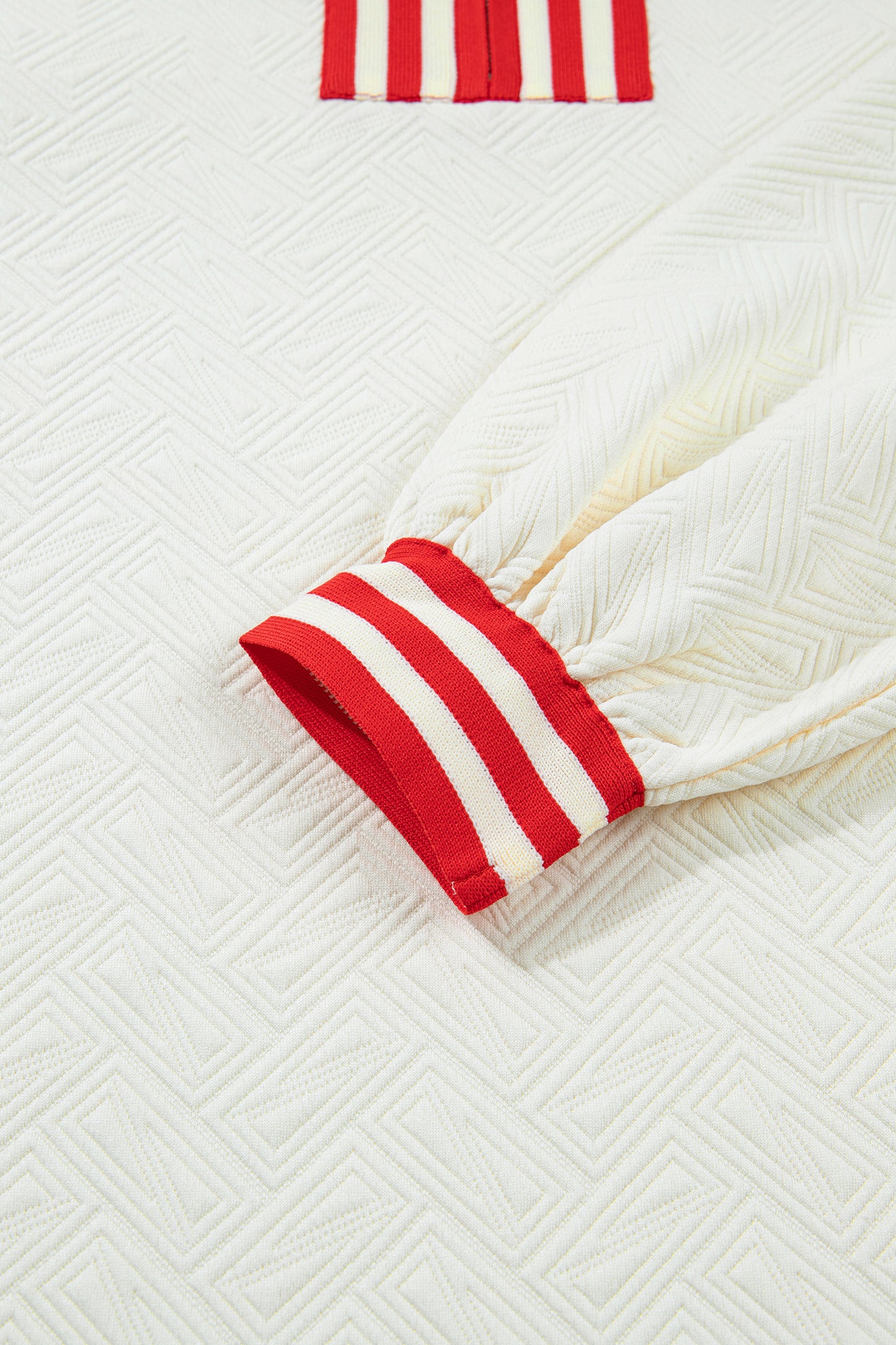 Contrast Stripe Zipped Collar Knit Pullover Top