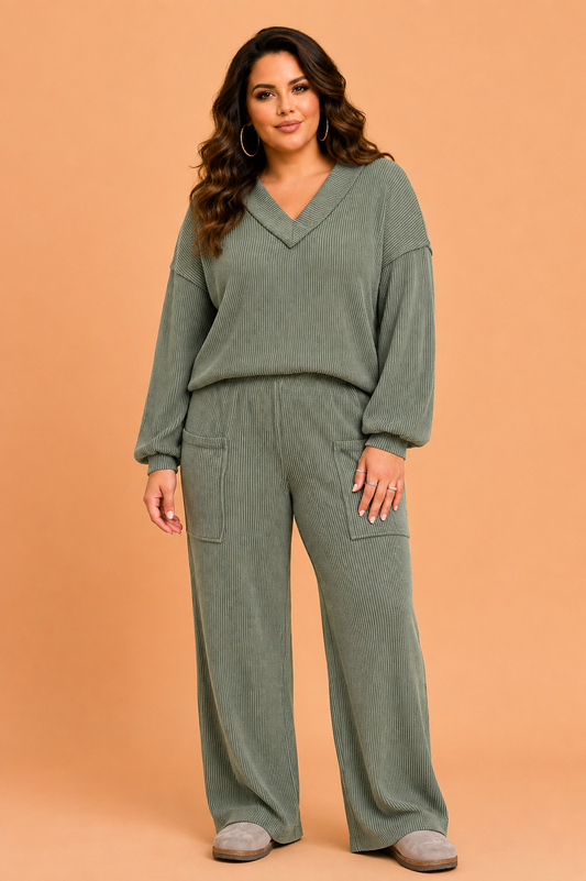 Plus Size Solid Exposed Seam V-Neck Top & Pants Set