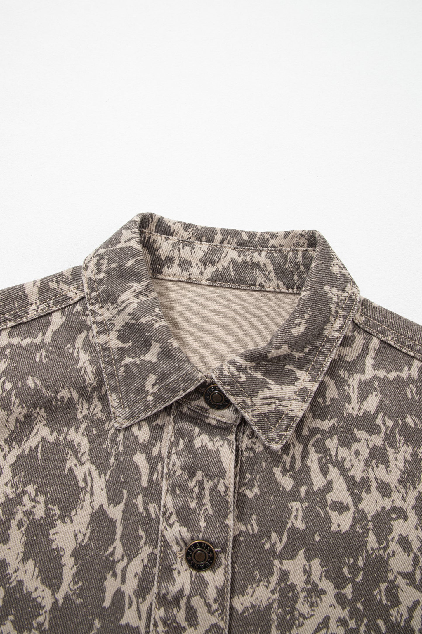 Abstract Denim Raw Hem Buttoned Collar Jacket
