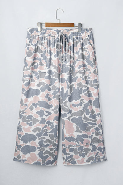 Plus Size Camo Patch Pocket Drawstring Cropped Pants