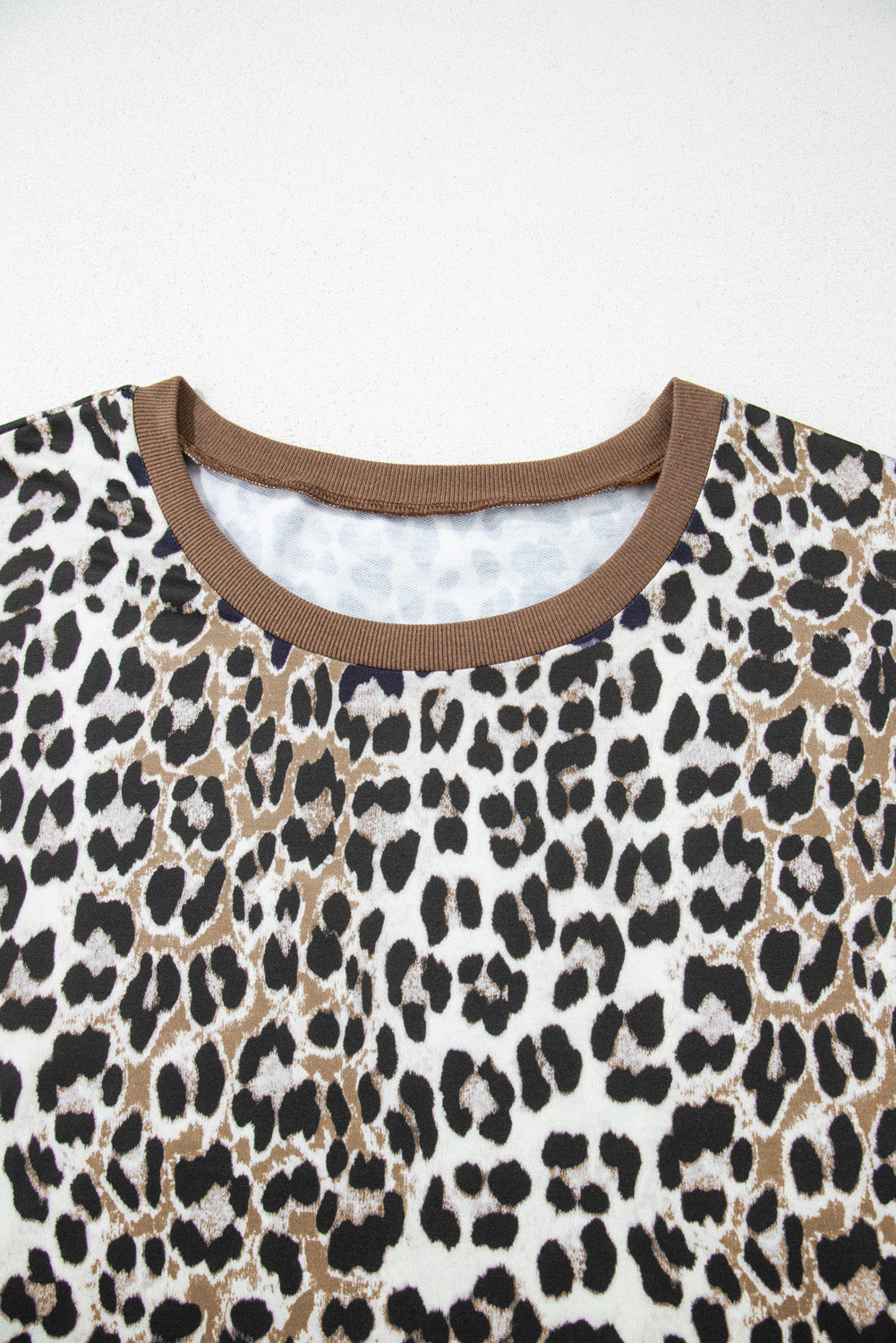 Plus Size Leopard Contrast Trim Short Sleeve Top