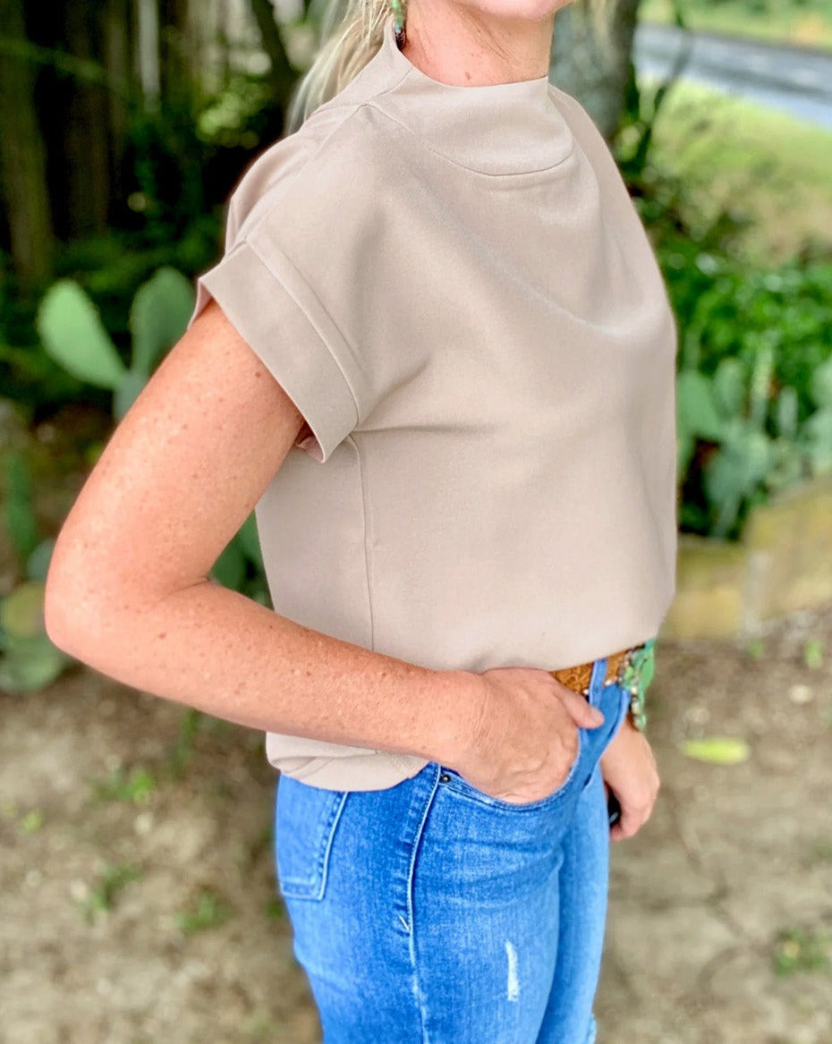 Short Sleeve Zipper Back Top