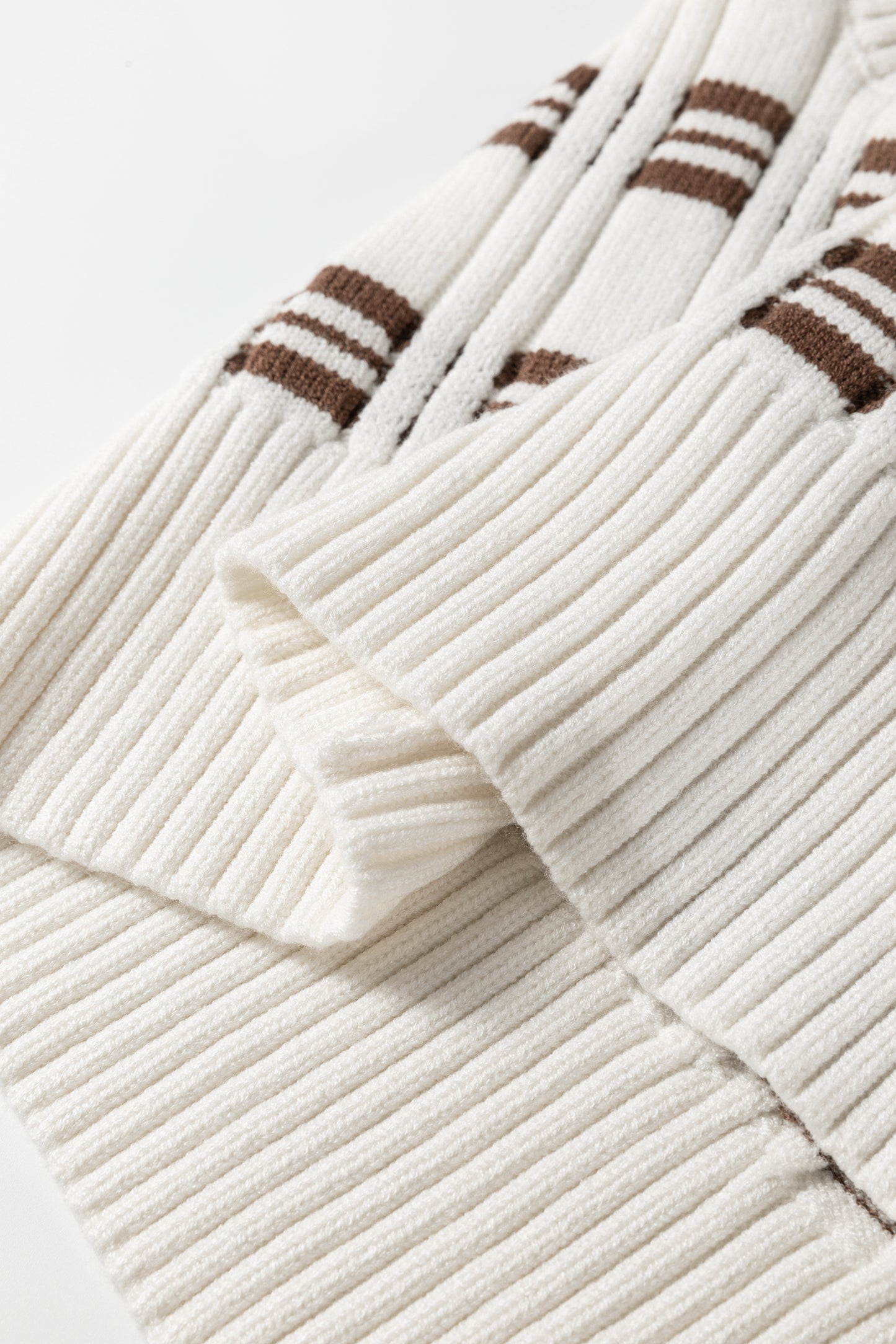 Geometric Textured V-Neck Cropped Sweater Top