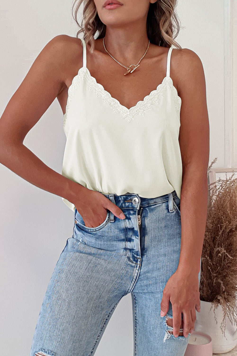 Embroidered Scallop V-Neck Camisole Top