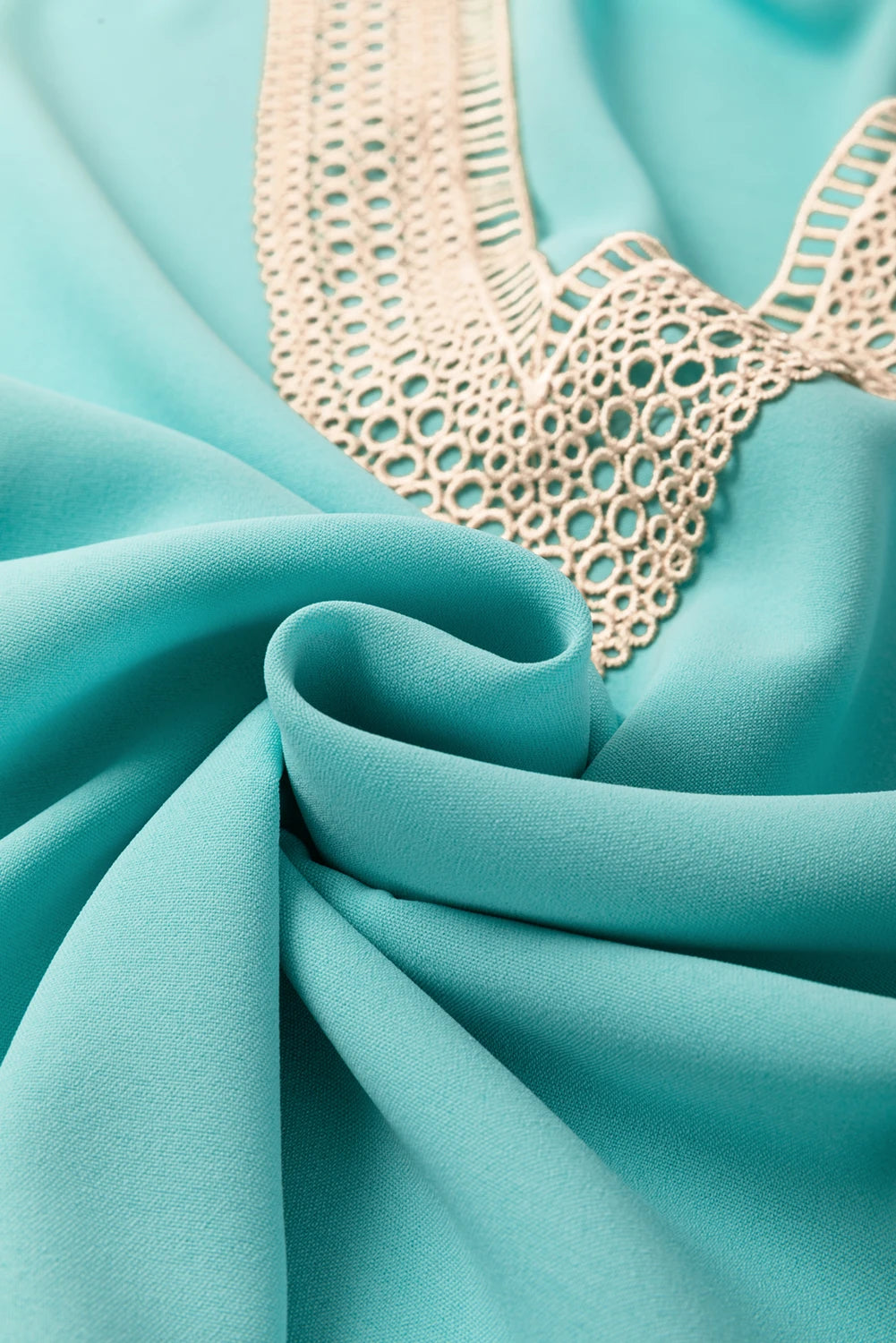 Contrast Lace Trim V-Neck Short Sleeve Blouse